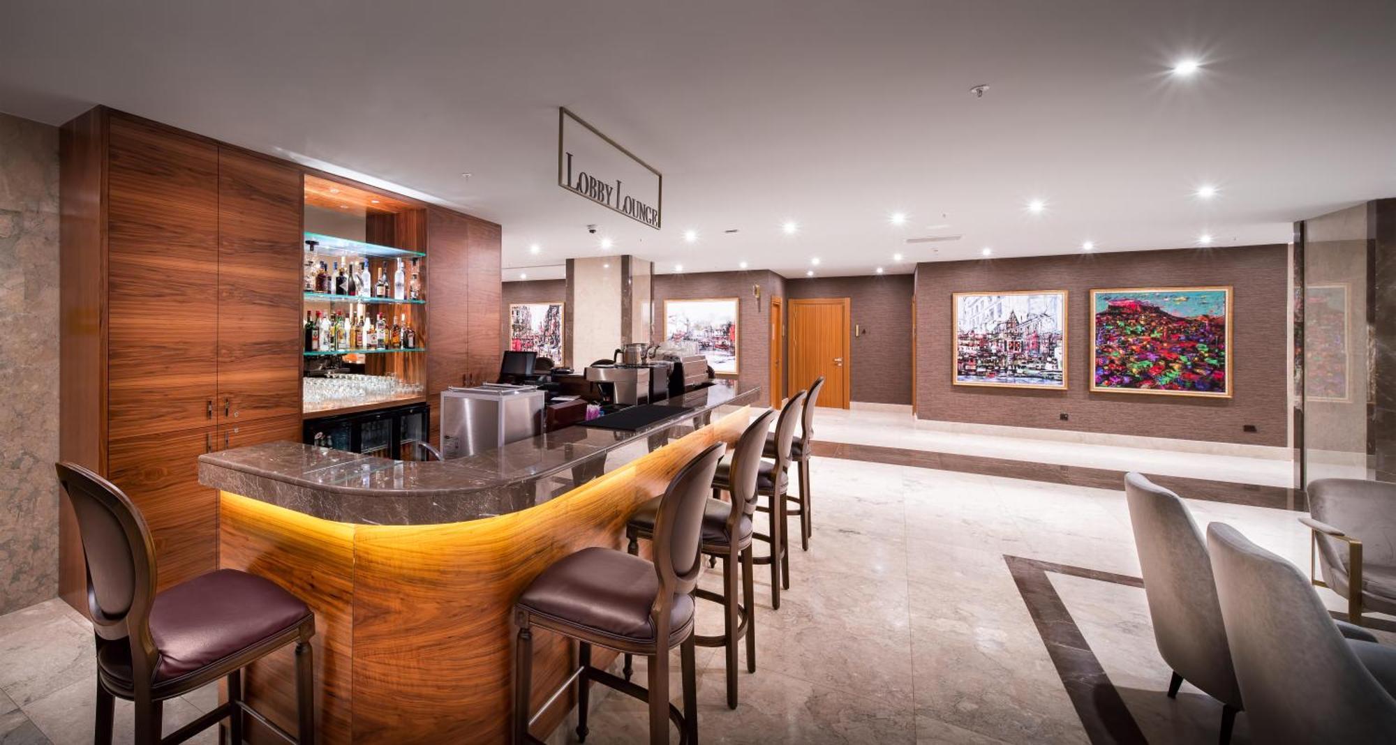 Concorde Tower Hotel & Casino 니코시아 외부 사진 The bar at the London Marriott West End