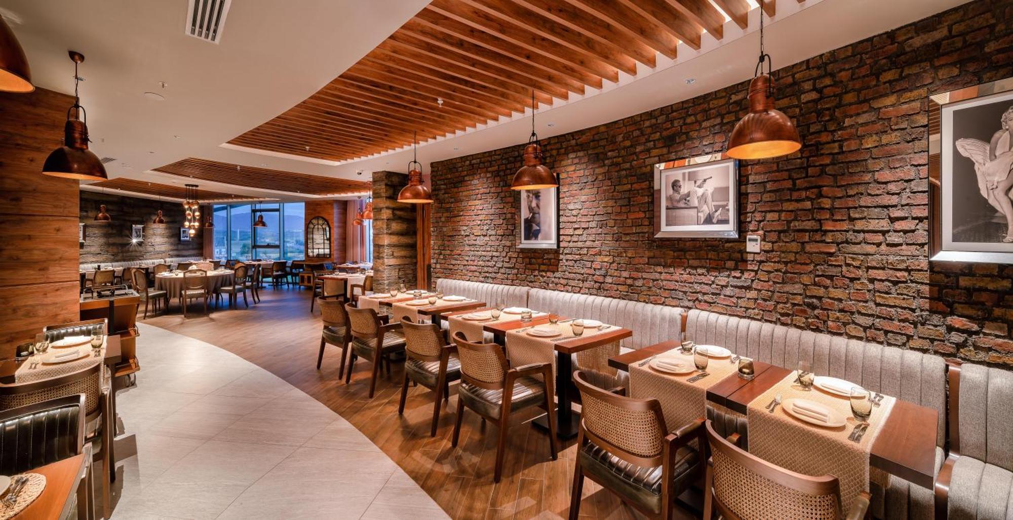 Concorde Tower Hotel & Casino 니코시아 외부 사진 Interior of the restaurant